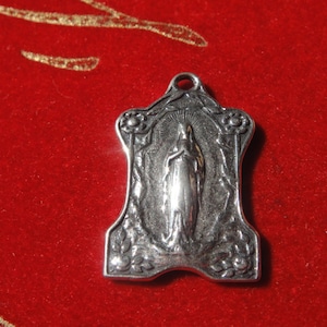 925 sterling silver oxidized Virgin Mary Medal, pendant with Virgin Mary. dog tag, virgin Mary, sterling silver rosary charm, silver rosary