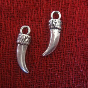925 Sterling Silver oxidized  Horn  Pendant 1 pc., sterling silver horn charm, silver horn, horn, horn tusk, silver horn tusk, tusk horn
