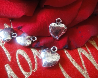 925 sterling silver oxided puffy leicht gehämmerter Herzcharme 1 Stk., gehämmertes bauschiges Herz, Silberherz, Silberherz, Silberherz