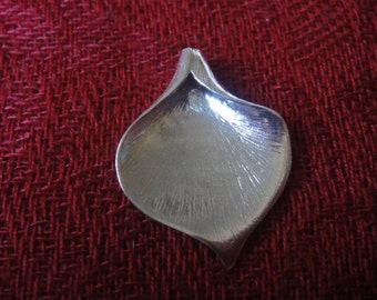 925 sterling silver flower petal charm, necklace or earrings component 1 pc. shiny, large silver calla lily charm, calla lily charm, flower