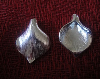 925 sterling silver flower petal , cala-lily flower charm, necklace or earrings component 1 pc. sterling silver cala- lily charm, flower