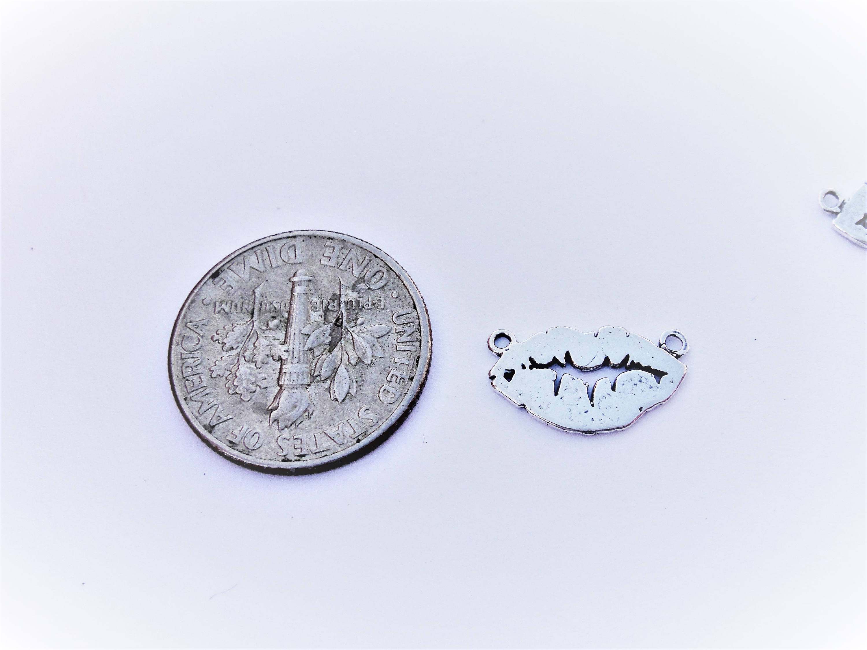 予約販売 XO Silver Sterling 925 2PC. Kiss Charm Connector Lips Mark スケートボード