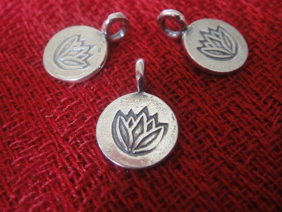 Oxidized Sterling Silver Lotus Flower Stud Earrings 並行輸入品