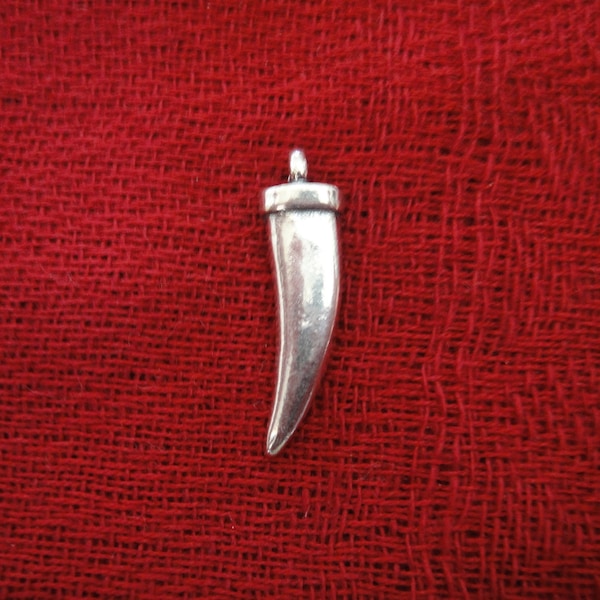 925 Sterling Silver oxidized  Horn Tusk Pendant, sterling silver horn tusk, silver horn, silver tusk, silver horn charm, horn, tusk charm