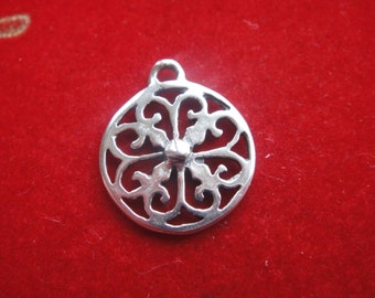 925 Sterling silver filigree finding, silver filigree charm or pendant, sterling silver filigree charm, filigree charm, small filigree disc