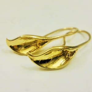 2 pc. Vermeil, 18k gold over 925 sterling silver Calla Lily Earwires - shiny vermeil earring finding, ear hooks, vermeil calla earrings