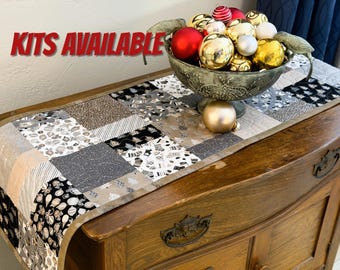 KIT de camino de mesa navideño – Elegantes estampados en gris metalizado, dorado y negro – ¡Solo queda 1!