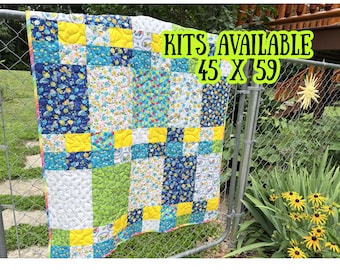 Kit para hacer una colcha para bebé/niña pequeña: Telas precortadas y patrón, mariposas y flores, 45 x 59 pulgadas.