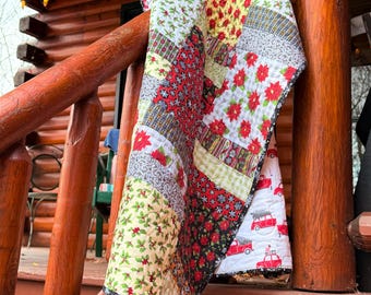Edredón navideño hecho a mano: manta navideña acolchada de 48 x 68 pulgadas.