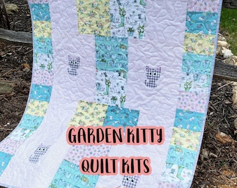 Kit de colcha precortada para bebé niña: incluye apliques de gato, tela y patrón sencillo (44 x 64 pulgadas).
