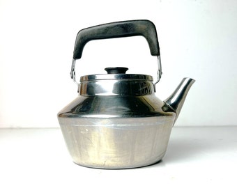 Classic Water Kettle by Sigvard Bernadotte / Coffee kettle / Kockum  / Moderna Kök / Scandinavian design kitchen /  Sweden 50s