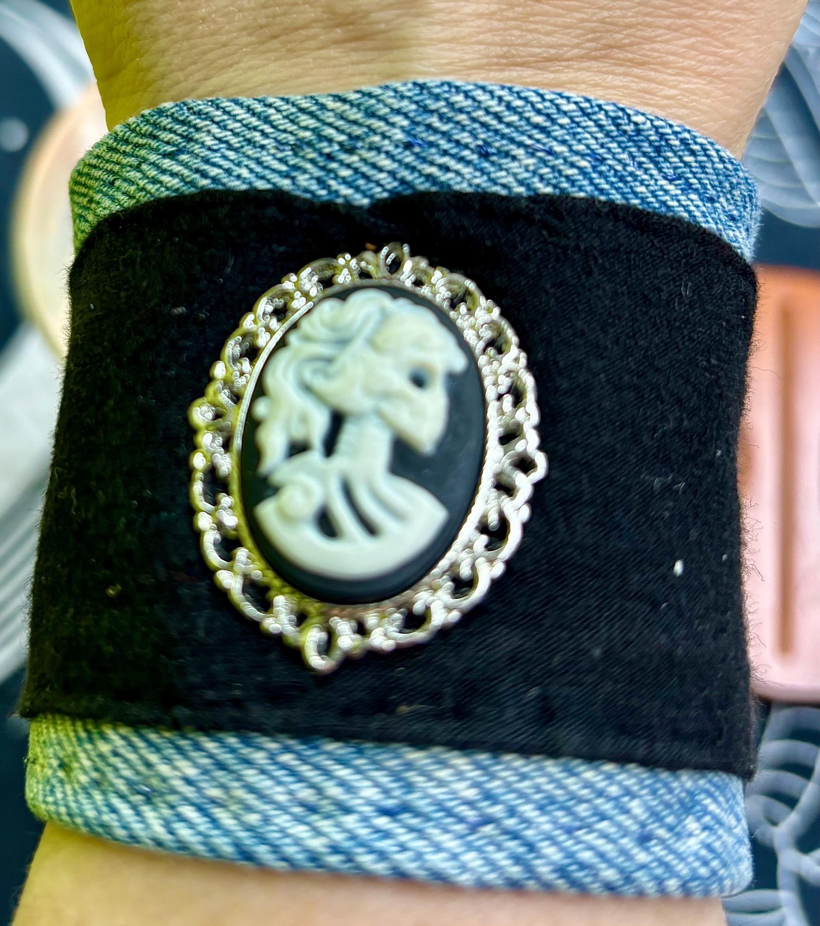 Skull Cameo Bracelet - Etsy display picture 2