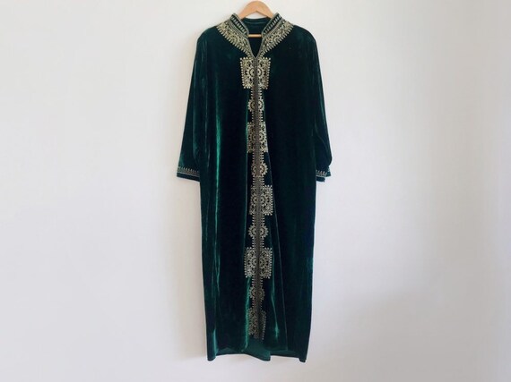 Vintage velvet dress // vintage green velvet dress