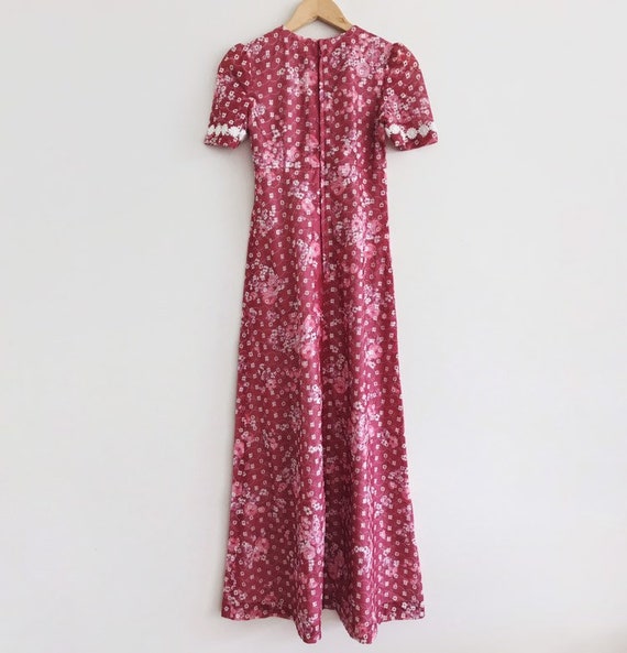 Vintage 60s 70s daisy maxi dress / pink floral go… - image 2