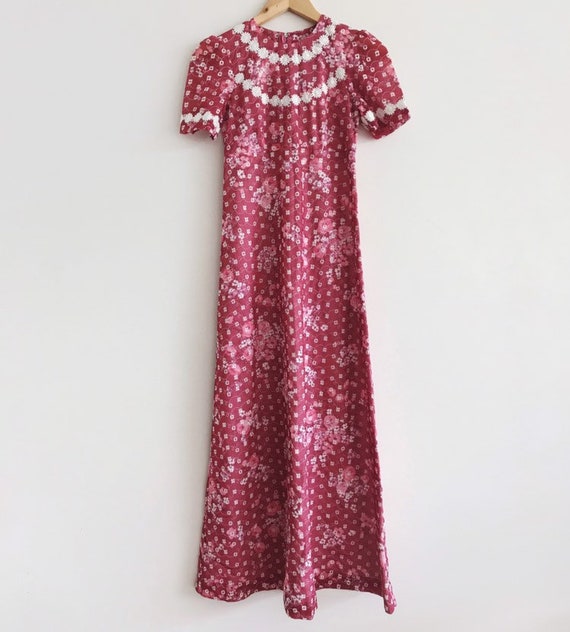 Vintage 60s 70s daisy maxi dress / pink floral go… - image 6
