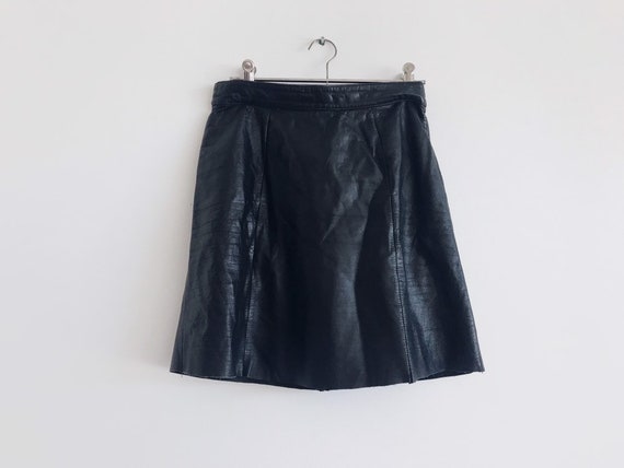 vintage leather mini skirt // 90s leather skirt