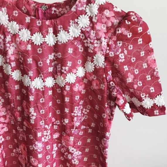 Vintage 60s 70s daisy maxi dress / pink floral go… - image 7