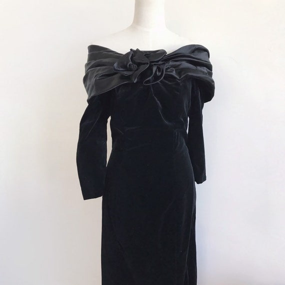 Vintage black velvet dress / off shoulder formal … - image 3