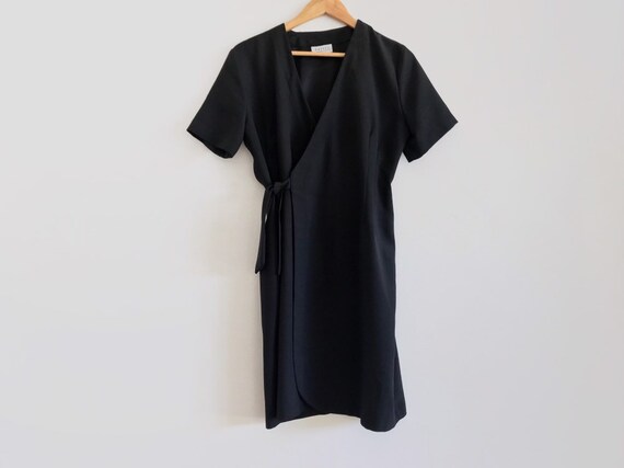 Vintage black wrap dress // vintage lbd // vintage