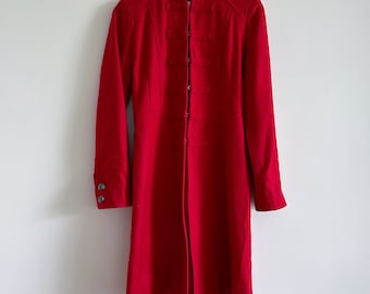 cappotto molto molto rosso cappotto vintage in stile militare anni '90 in lana rosso brillante.