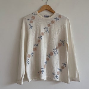 Vintage 80s 90s kremowy sweter z haftowanymi cekinami dzianinowy sweter z kwiatowym wzorem