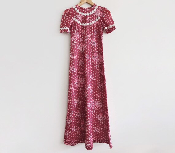 Vintage 60s 70s daisy maxi dress / pink floral go… - image 1