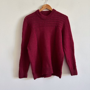 Suéter vintage rojo cereza de punto grueso, estilo retro de los años 90, color burdeos.