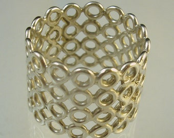 Alliance unique, bague cercles, bague décorative, bague en argent, argent recyclé, alliance pour femme. Bague sur commande
