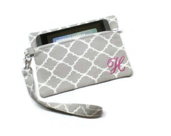 SAMPLE SALE: Letter H embroidered gray quatrefoil wristlet.