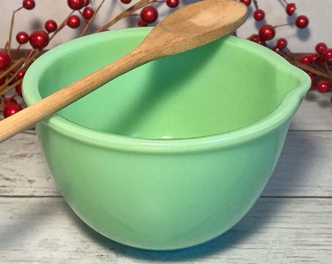 Vintage Jadeite Mixing Bowl With Spout, Unmarked Kitchenware, Electric