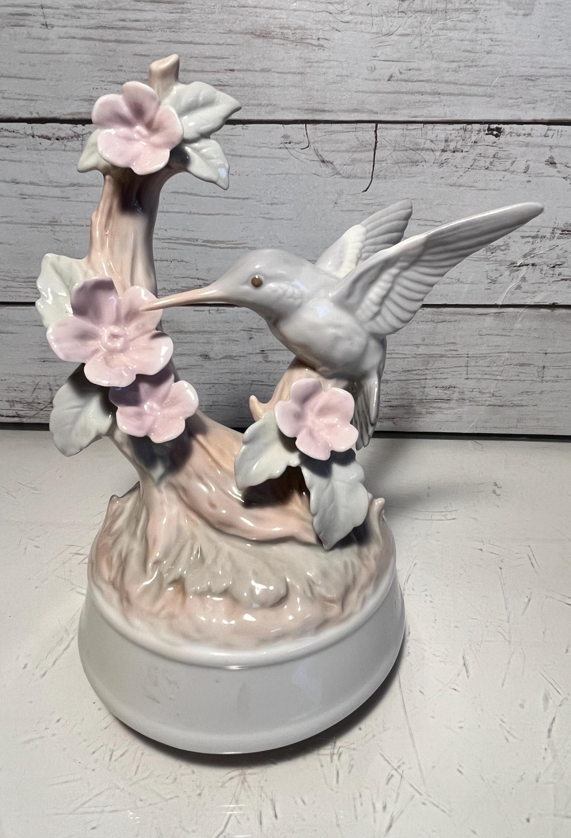 ☆☆☆  otogibanashi_spply Otagiri Hummingbird Floral Figurine, Porcelain Music Box