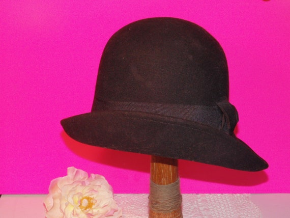 nine west winter hats