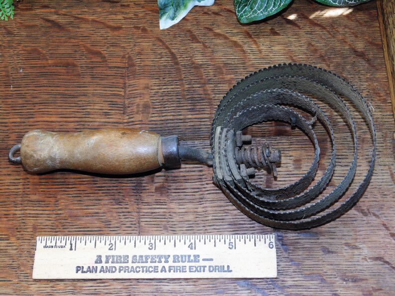 Vintage Horse Equine Curry Comb Rusty Metal w/Wood Handle Etsy