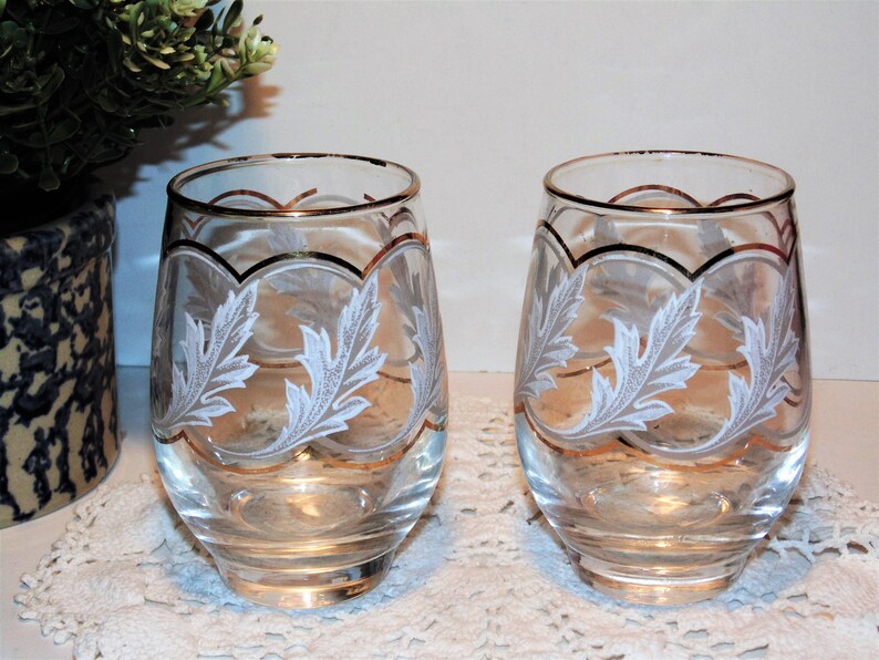 Kitchen Drinkware Two Glasses Gold Trim Vintage Glassware Leaf Pattern Libbey Roly Poly Tumblers Granny Chic.
