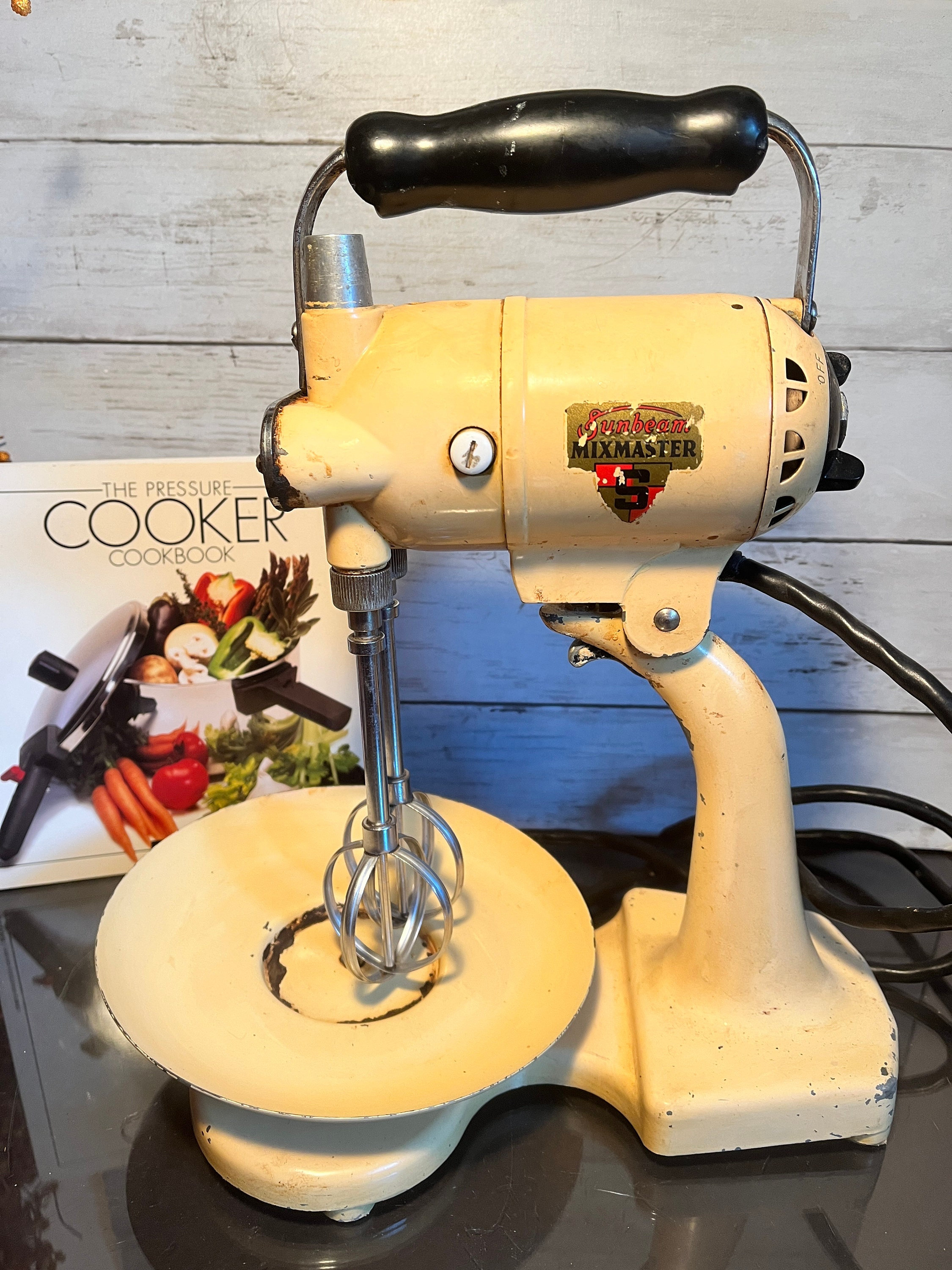 注目ブランドのギフト Vintage 1930s Sunbeam Mixmaster Model 1, Antique Mixer ミキサー