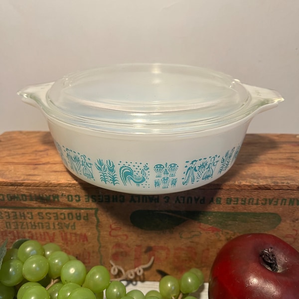 Pyrex Cinderella Amish Butterprint Casserole Dish with Lid, 1950’s Kitchen Baking Dish, Turquoise on White #471