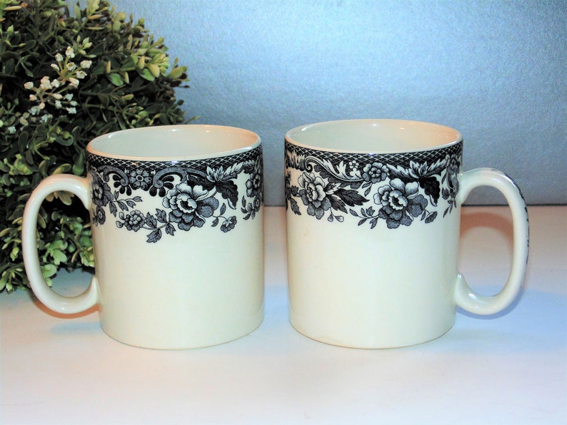 Wallpaper Border Waverly Mid Century Modern Retro Coffee Mugs Black Beige Gray