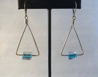 Boucles d’oreilles Triangle en argent sterling - Perles de verre de canne - Moderne - Boucles d’oreilles en argent - Perles de verre flottantes - Perles de canne -