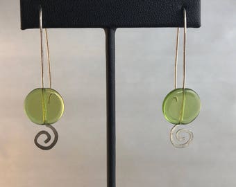 Swirled Wire and Glass Rondelles Earrings - 1960's - Retro - Mod - Funky - Minimalist - Blue Earrings - Gray Earrings - Glass Bead Earrings