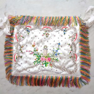 18th century Embroidered Silk Drawstring Bag  -  Rose Garden - Museum Mimics© / Colonial Williamsburg collection