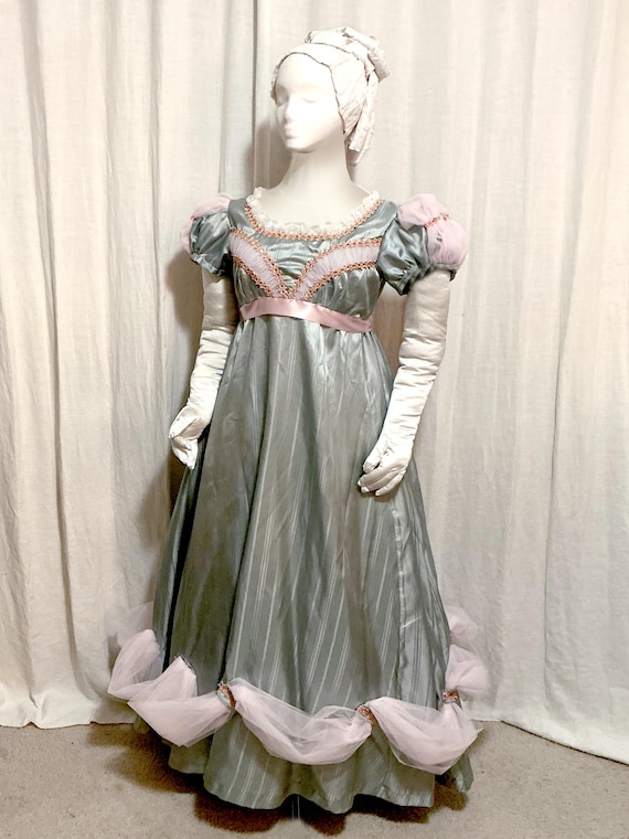 green emerald velvet dress Regency Dress – KATAKOMB