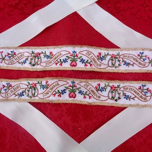 18th c. style Hand Embroidered Ladies’ Silk Garters – Les Fleurs de l’Amour