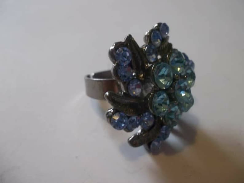 Gorgeous Flower Shape w Leaves /& 2 Stunning shades of Blue Crystals Size 7 Adjust Possibly Pewter 14.99 FREE Ship! Ring Handcrafted
