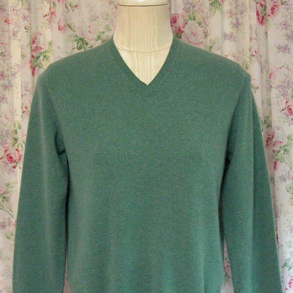 Cashmere Sweater Pullover - 90s Sage Green Jumper - Lands' End Label - V Neckline - Classic - Preppy - Excellent Condition - Size Small