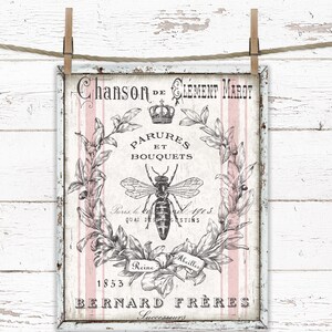 Puede incluir: Una impresión de estilo vintage con una ilustración en blanco y negro de una abeja y una corona de flores. El texto dice "Chanson de Clément Marot Parures et Bouquets Paris 1853 1905 Quai de Gostins Reine Abeilles Bernard Frères Successeurs".