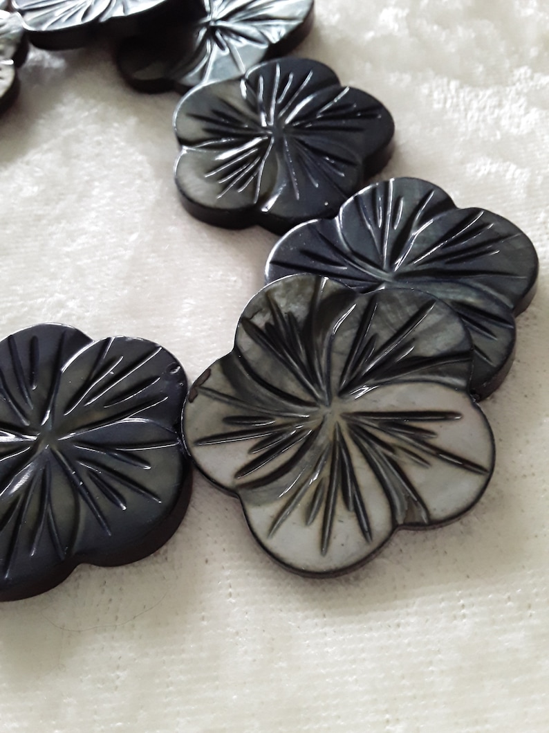 Carved Shell Floral BeadsMOP14-15Inch StrandBluish GreyBrown28x28