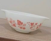 Pyrex Pink Gooseberry cinderella mixing bowl, pyrex gooseberry 443, 2.5 Quart, medium size bowl