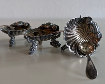 Set of four 19th Century George Unite Silver Salts, Birmingham GU Seashell salt cellars, dolphin feet with matching spoons, seashells 1899