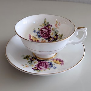 Xícara de chá e pires vintage Royal Grafton rose, xícara de chá de flores, lilás, xícara de chá floral Royal Grafton, rosa rosa