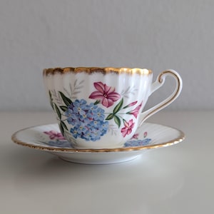 Vintage ribbed floral Paragon teacup and saucer, flower teacup, English bone china tea set, Paragon wild flower teacup